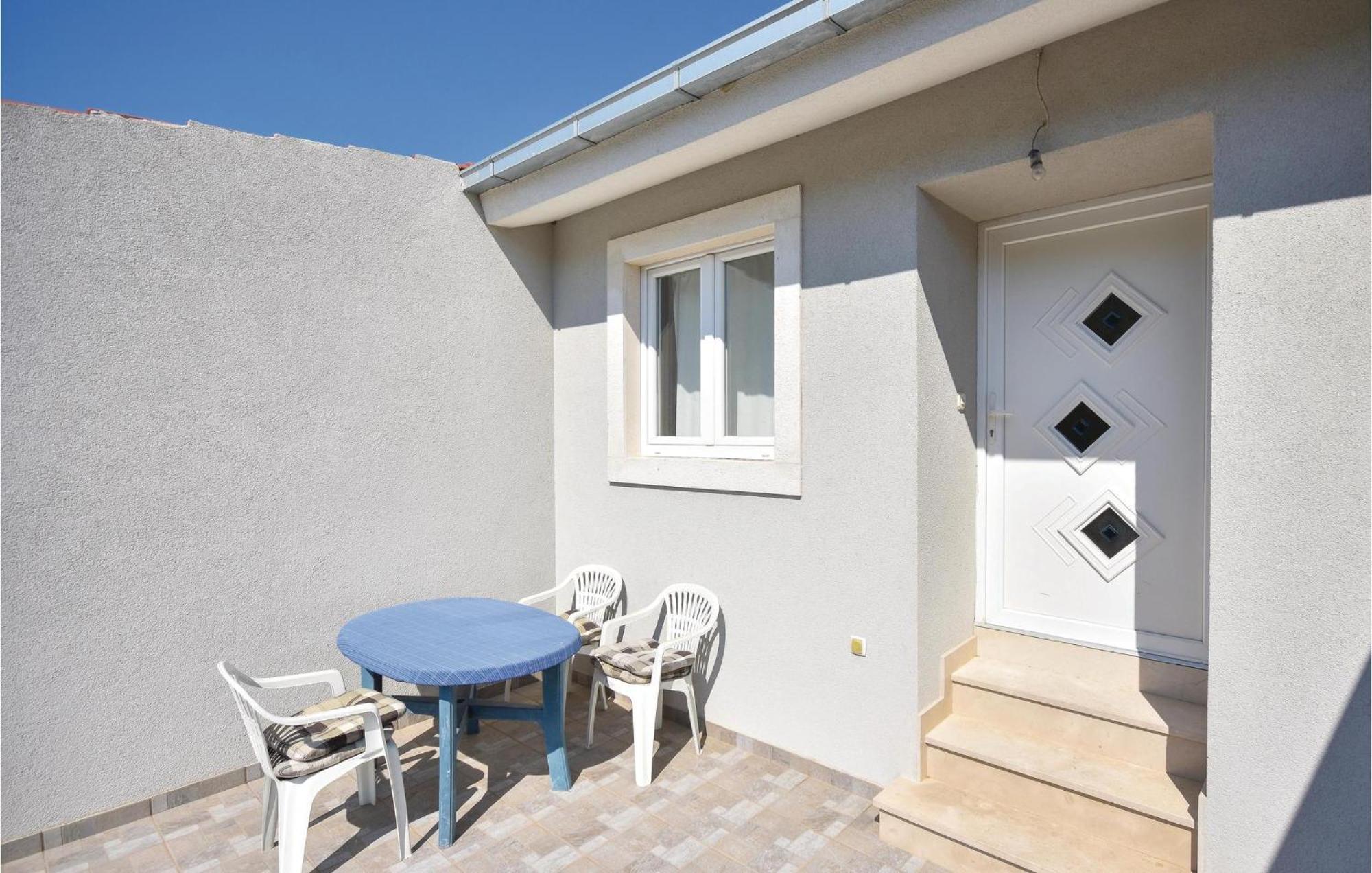 2 Bedroom Gorgeous Apartment In Stomorska Exterior foto